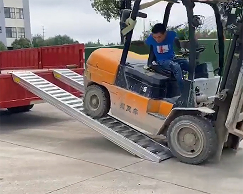 日喀则铝合金梯子的安全问题必须高度重视